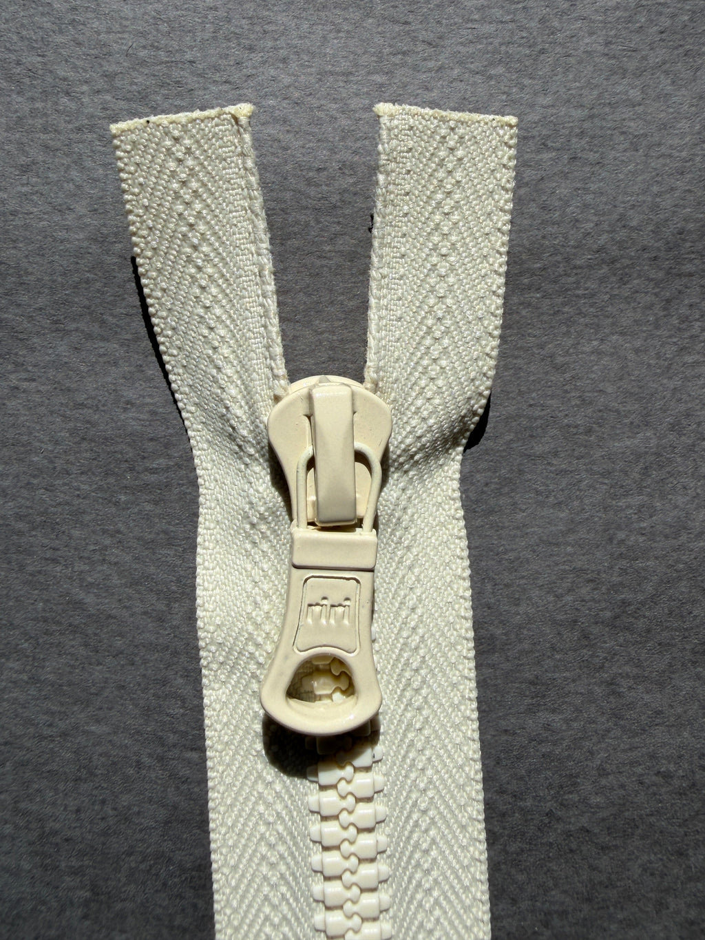 Cloeup Riri open end nylon zip cream 20cm SP Haberdashery Auckland NZ
