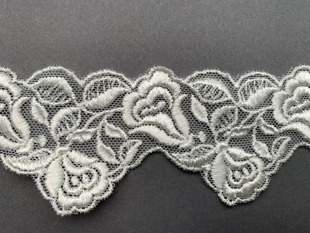 Close up ivory scallop lace trim SP Haberdashery Auckland NZ