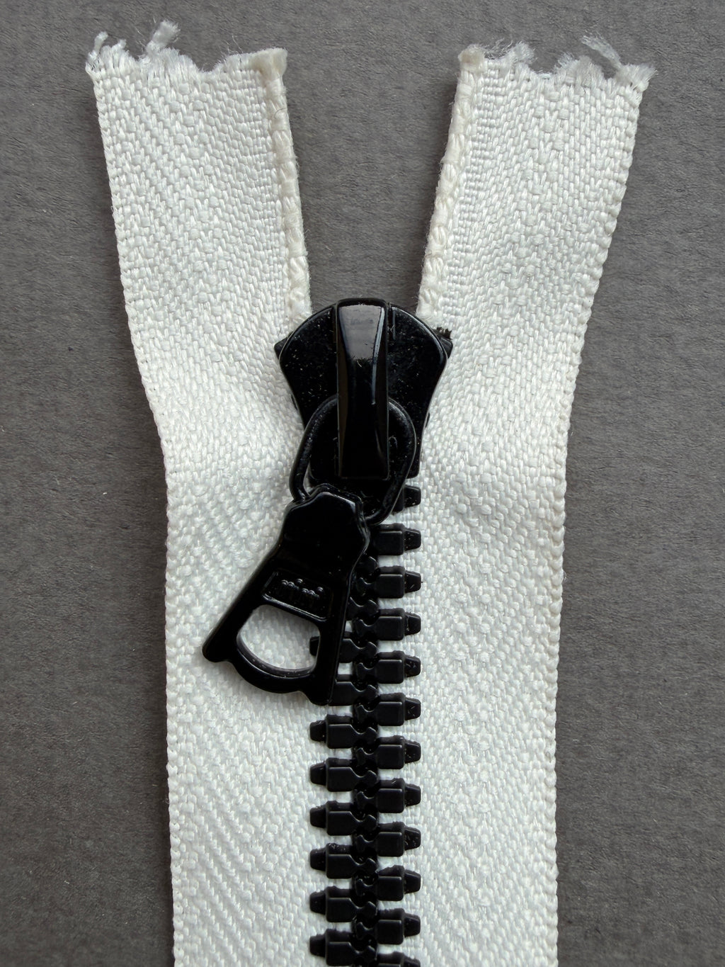Close up Riri closed end nylon zip cream black 19cm SP Haberdashery Auckland NZ
