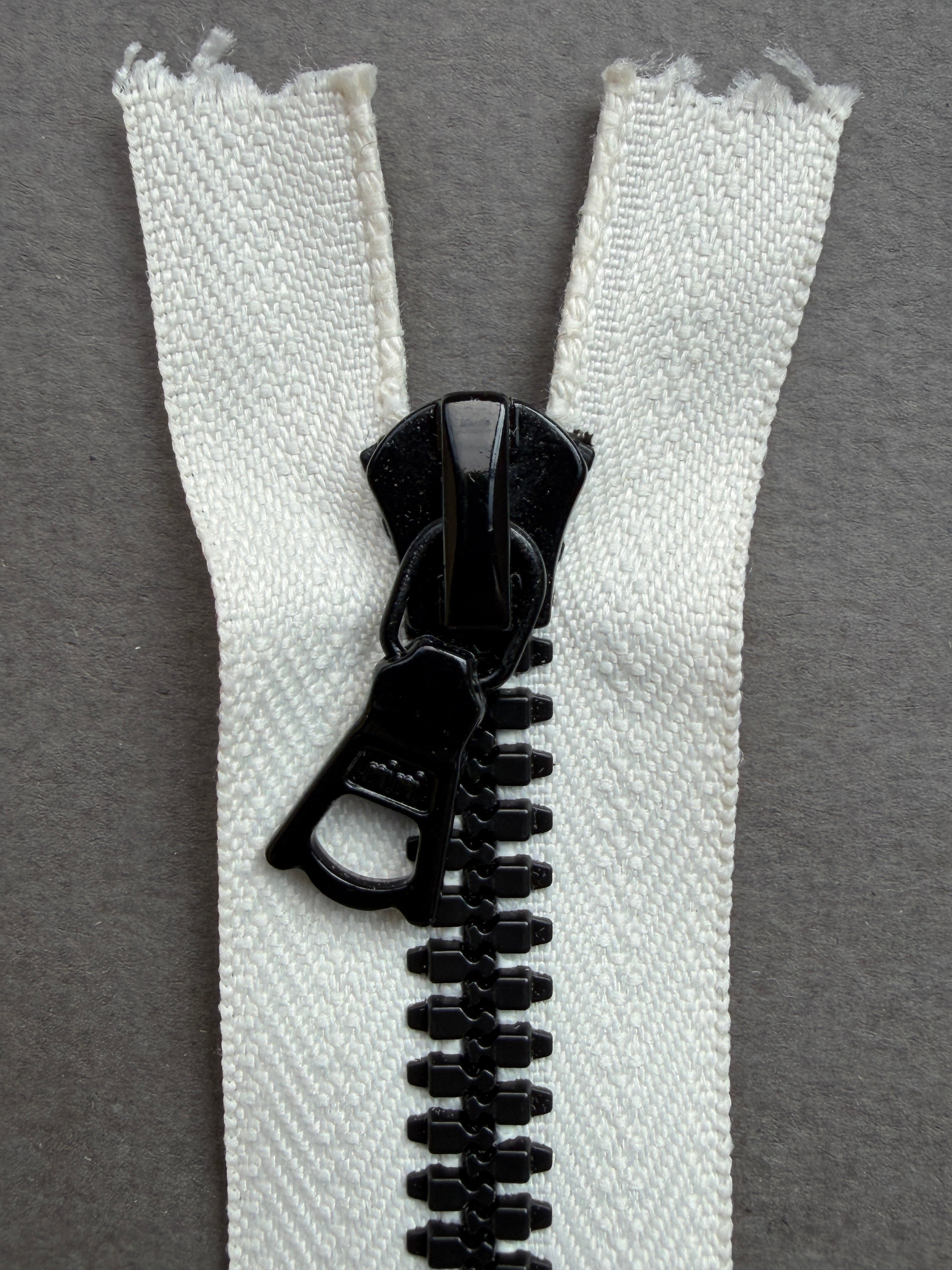 Close up Riri closed end nylon zip cream black 19cm SP Haberdashery Auckland NZ
