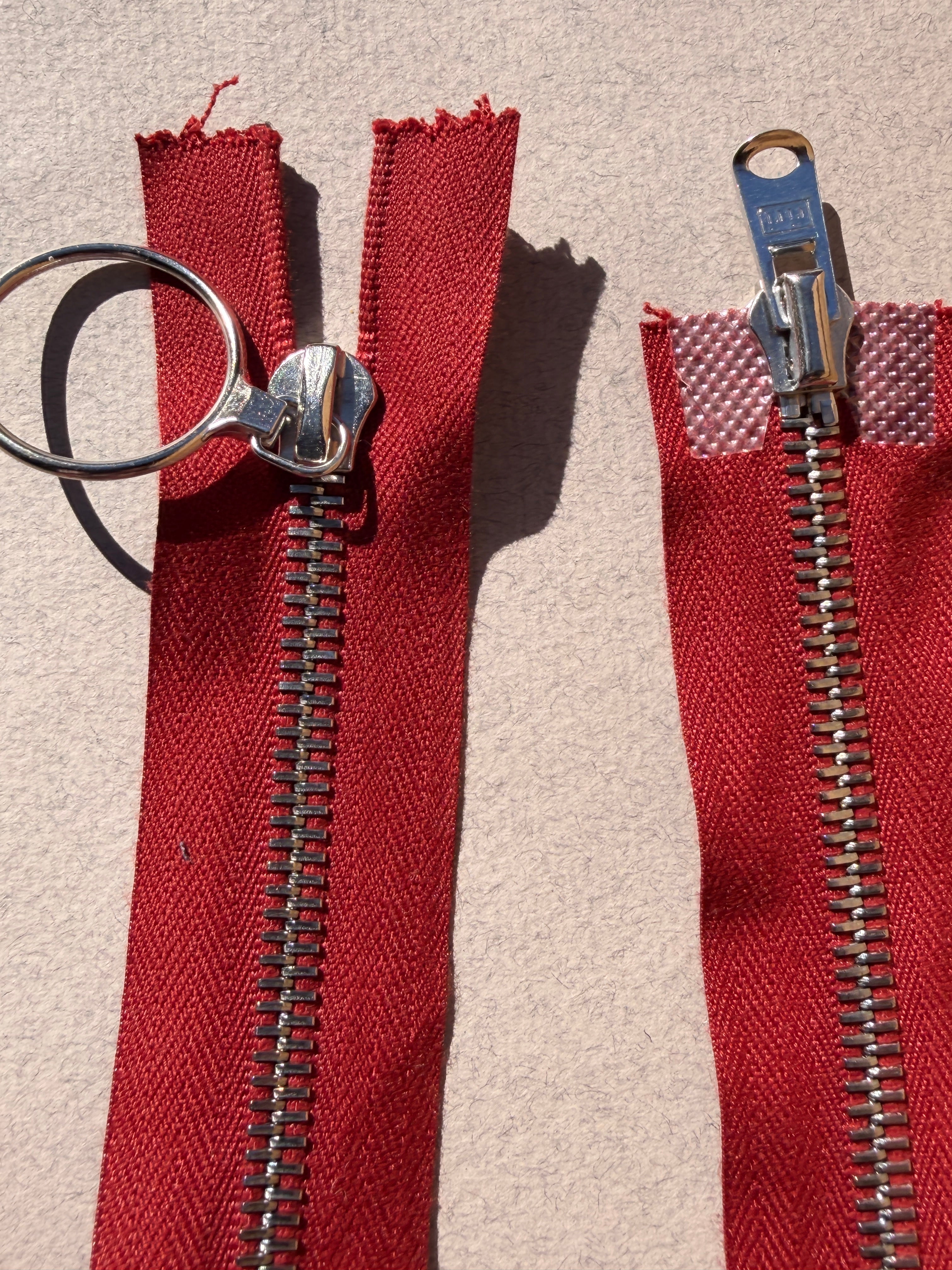 Close up Riri two way red, silver metal zip 67cm