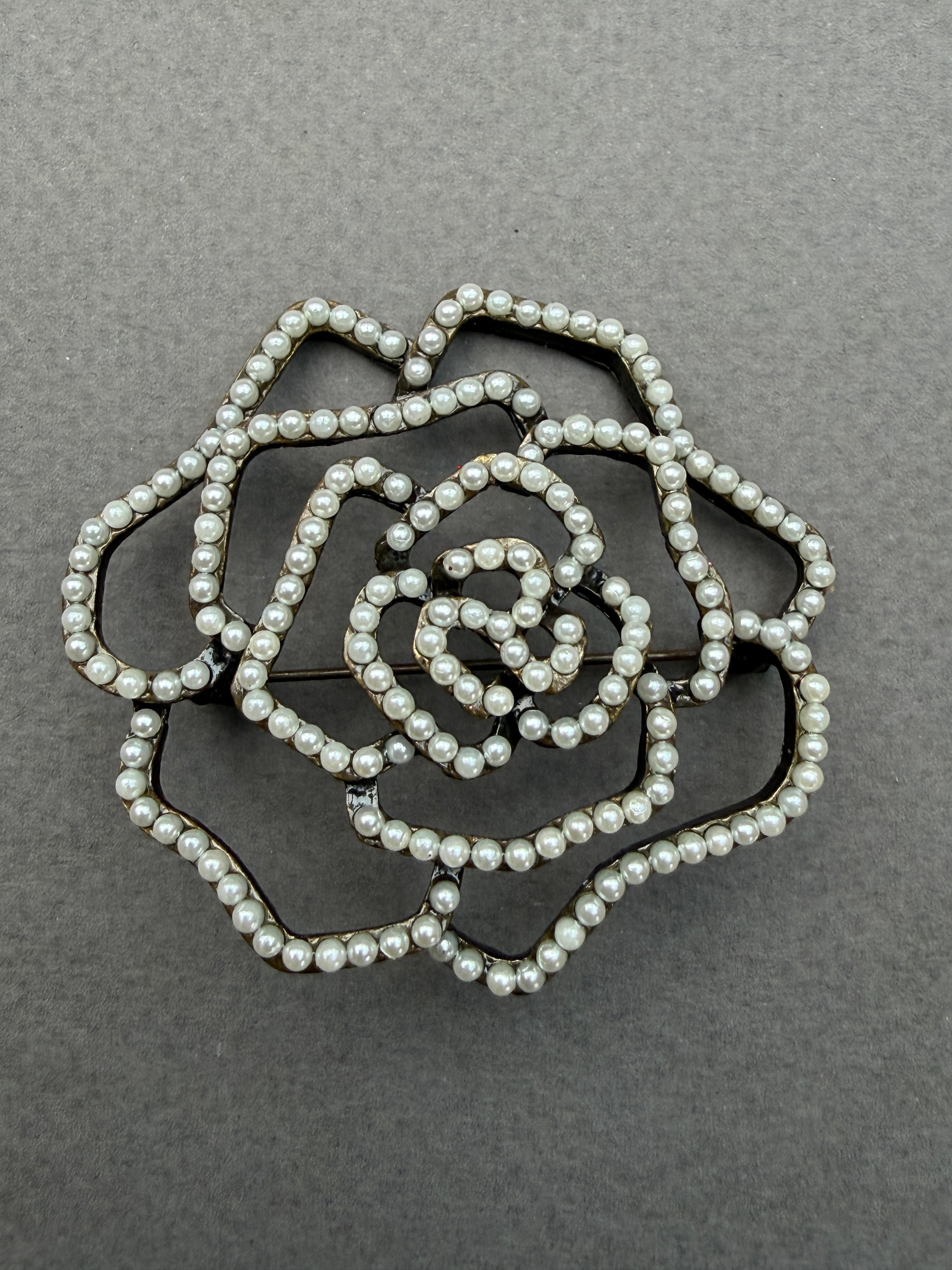 Brooch, metal with pearls  50mm