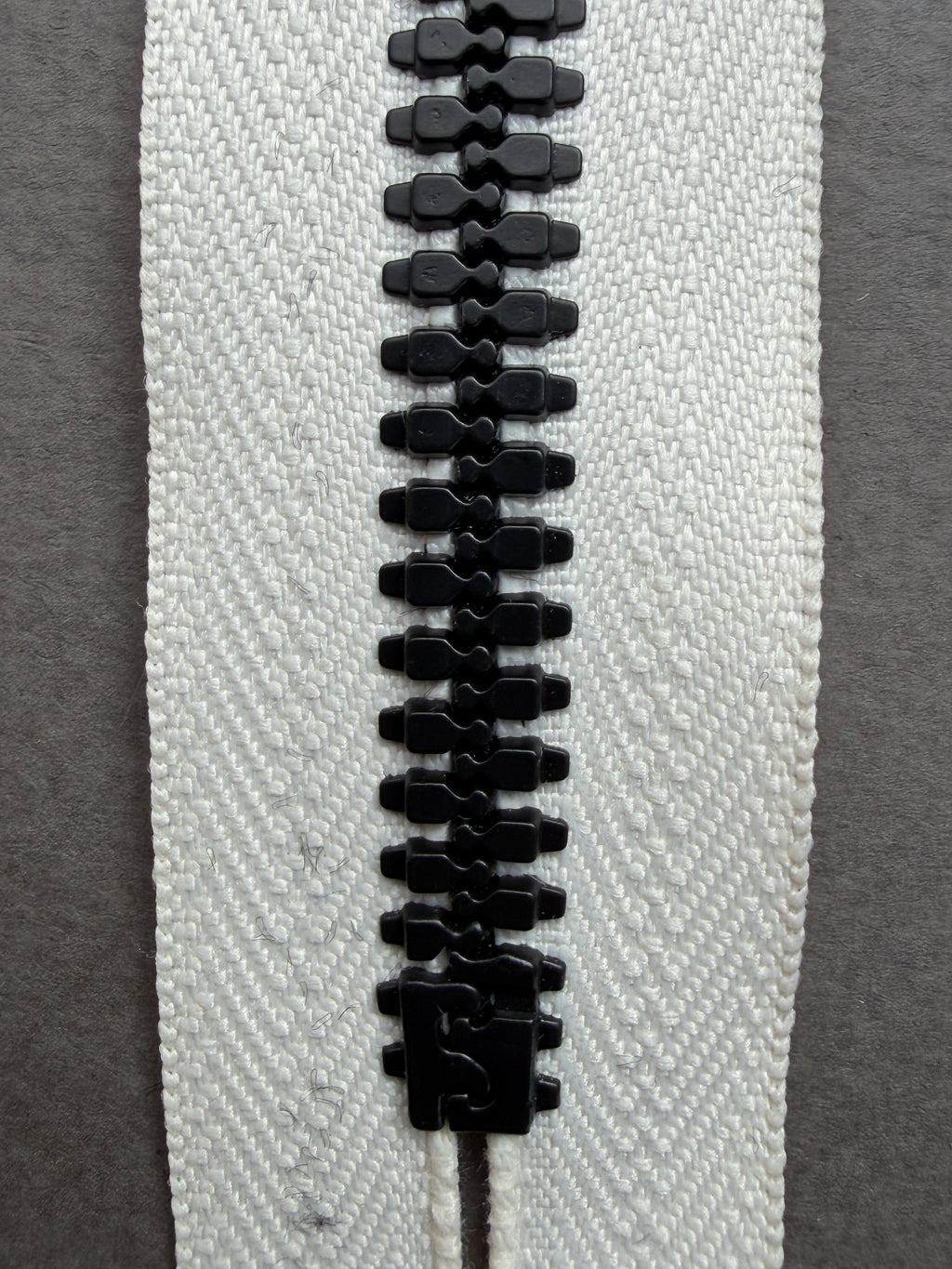 Riri Closed End Nylon Zip | Cream & Black Chain, 19cm | SP Haberdasher