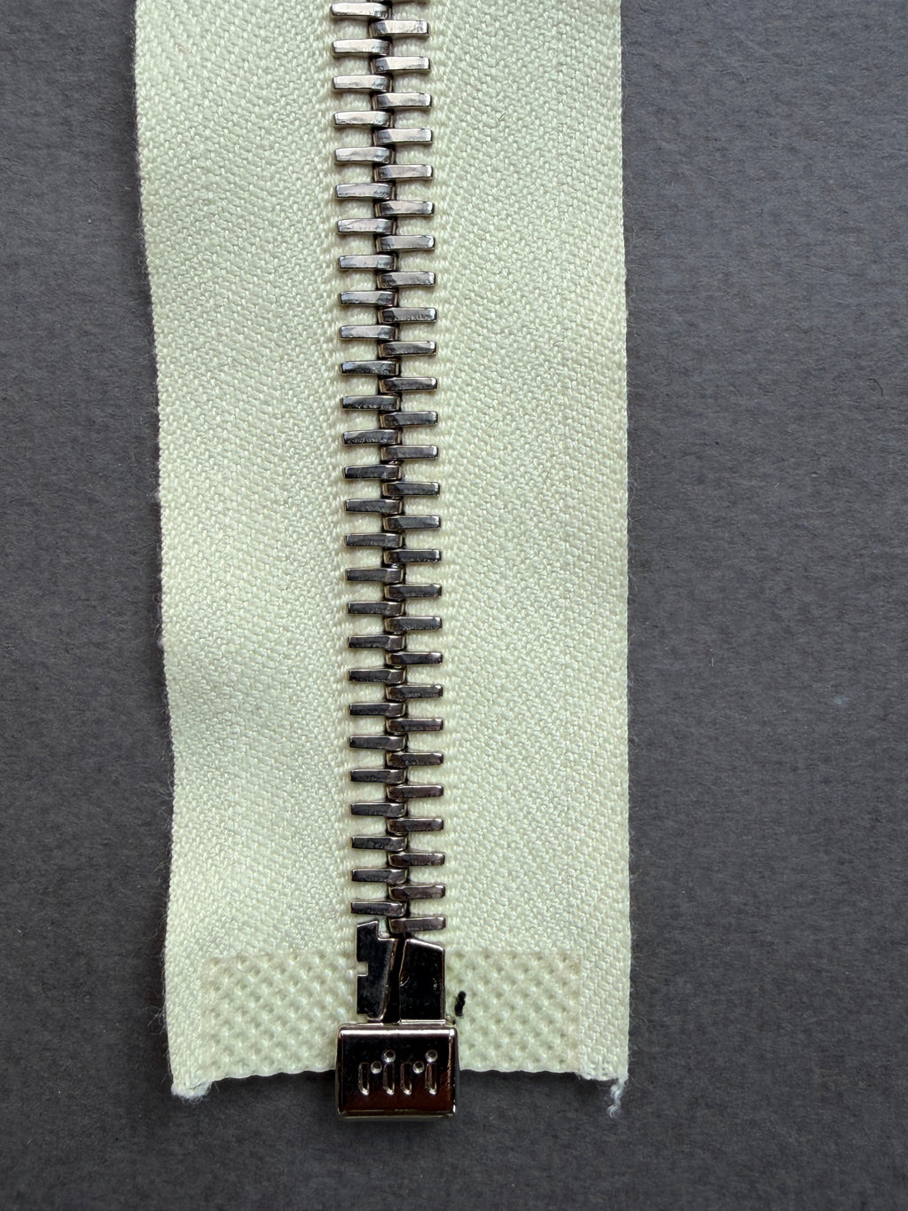 Riri Open End Metal Zip | Pale Yellow & Silver, 19cm | SP Haberdashery