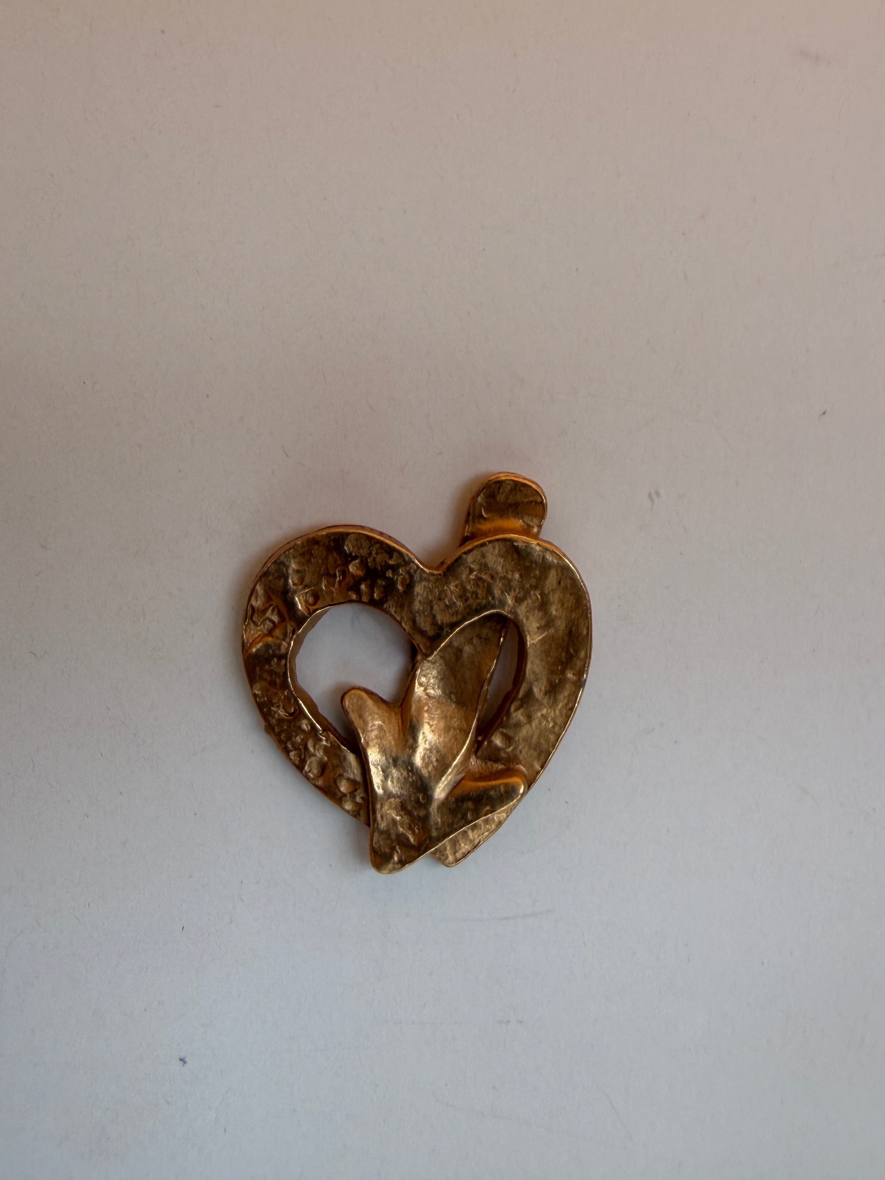 Metal gold heart and arrow shank button SP Haberdashery Auckland NZ