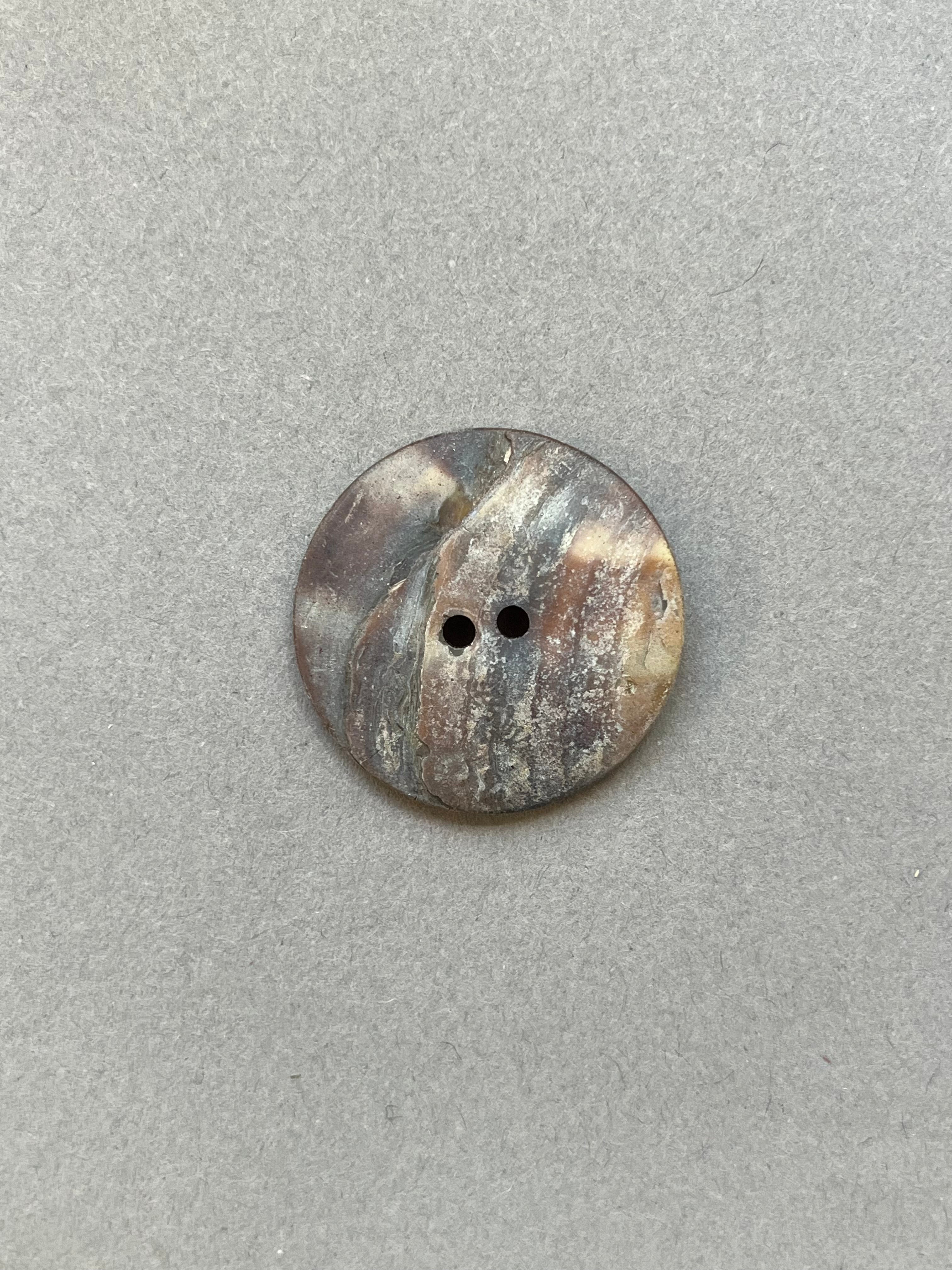 Reverse side ecoya bronze etched natural shell button SP Haberdashery Auckland NZ