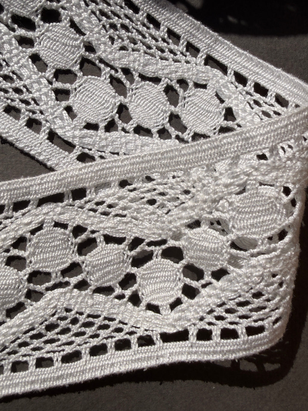 Reversse side white cotton bobbin lace trim SP Haberdashery Auckland NZ