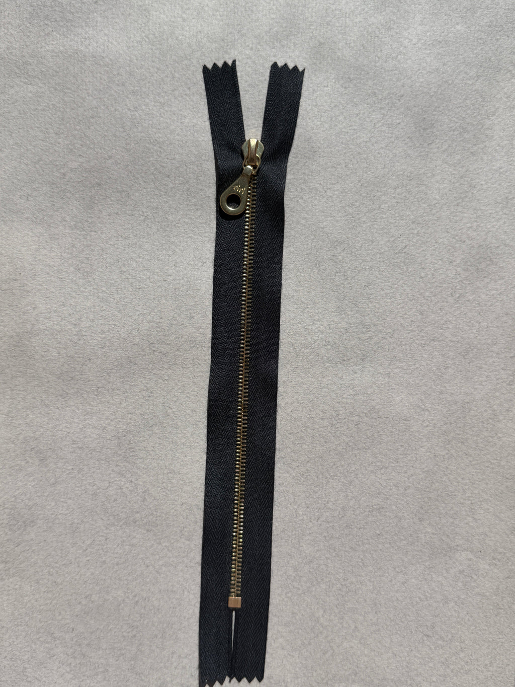 Riri   closed end metal zip black gold 5 len  ths SP Haberdashery Auckland NZ