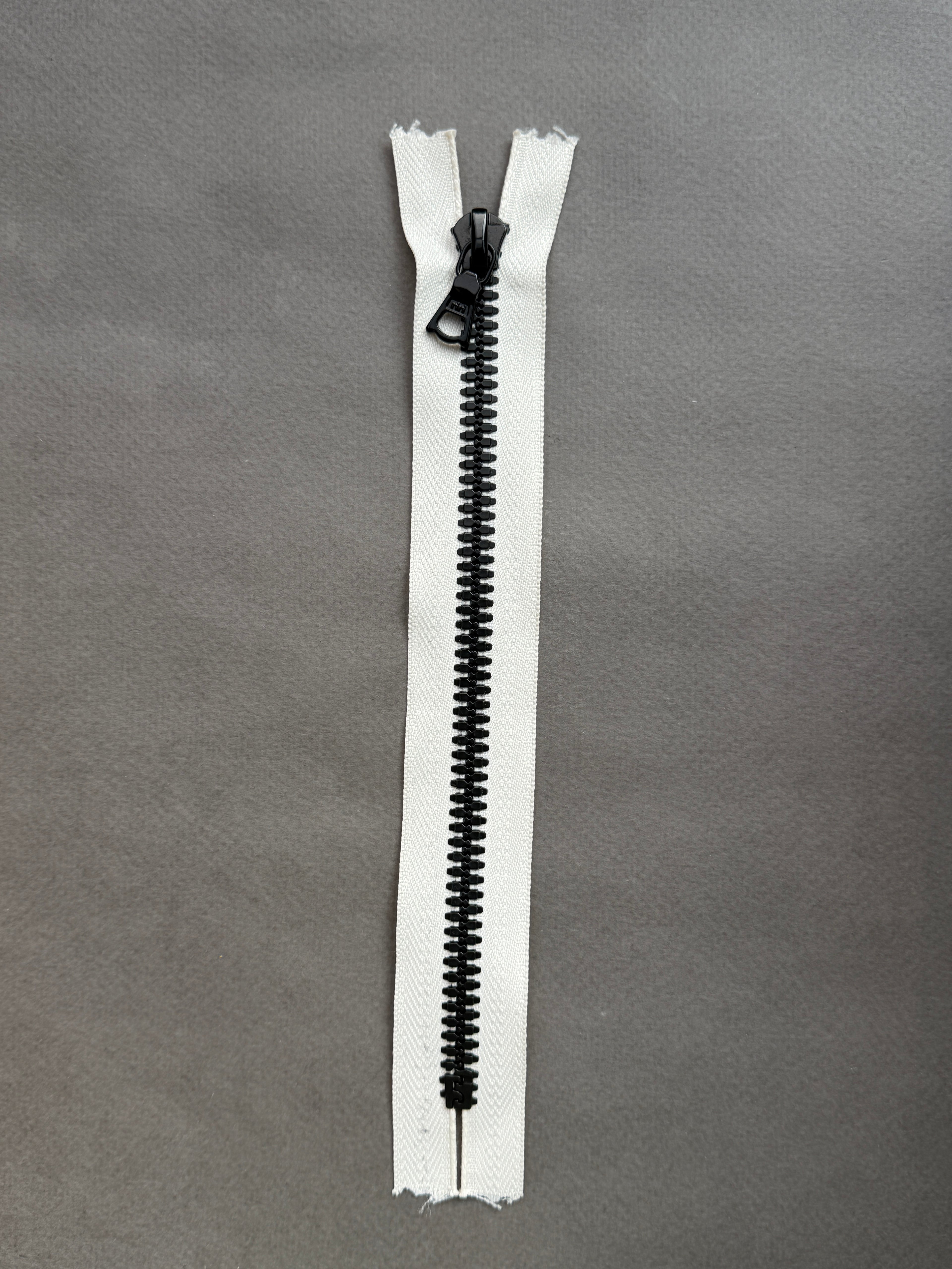 Riri  closed end  nylon Zip cream black 19cm SP Haberdashery Auckland NZ