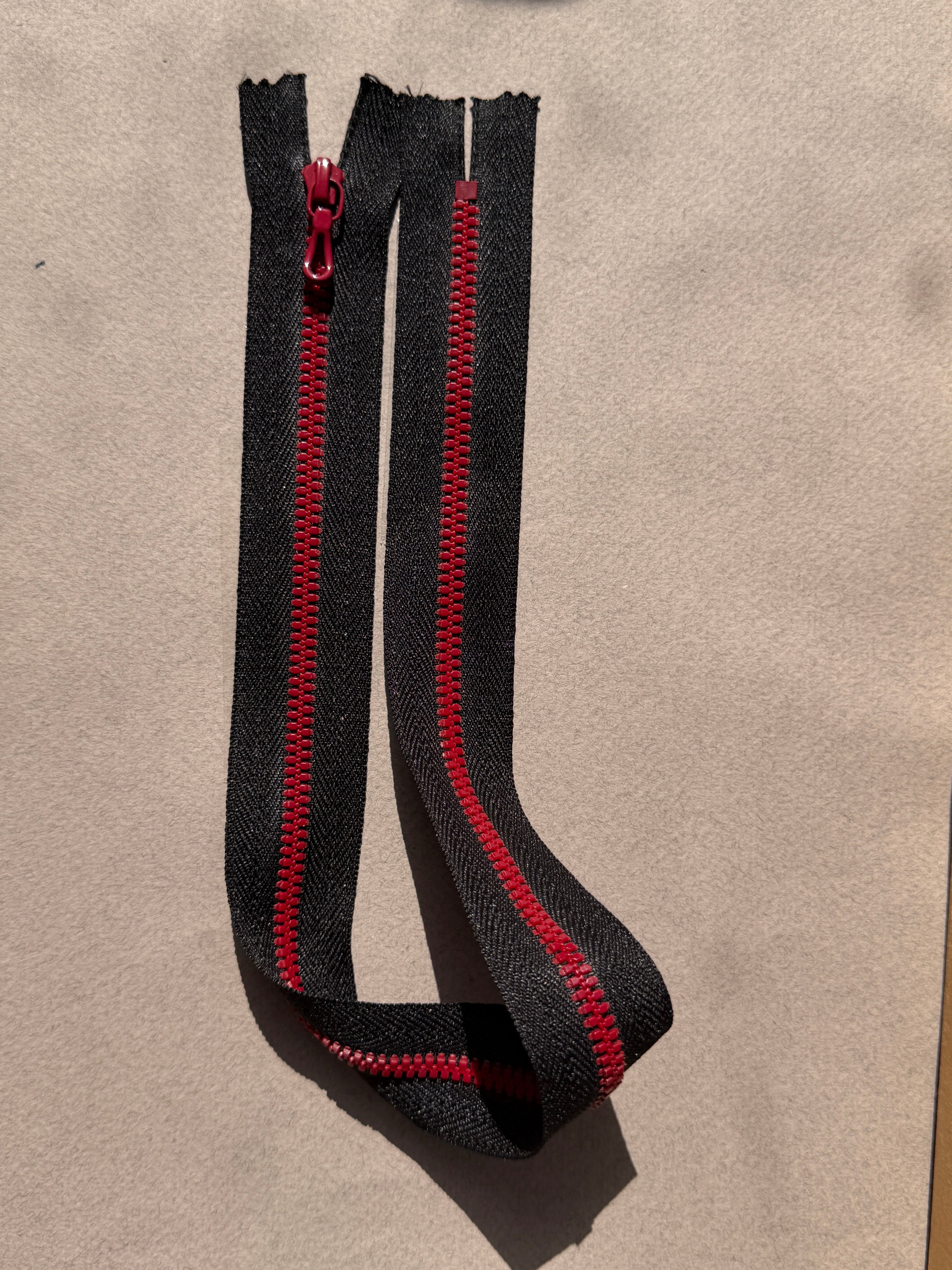 Riri closed end nylon zip  black red 51cm